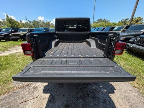 New 2025 Jeep Gladiator Sport image 11