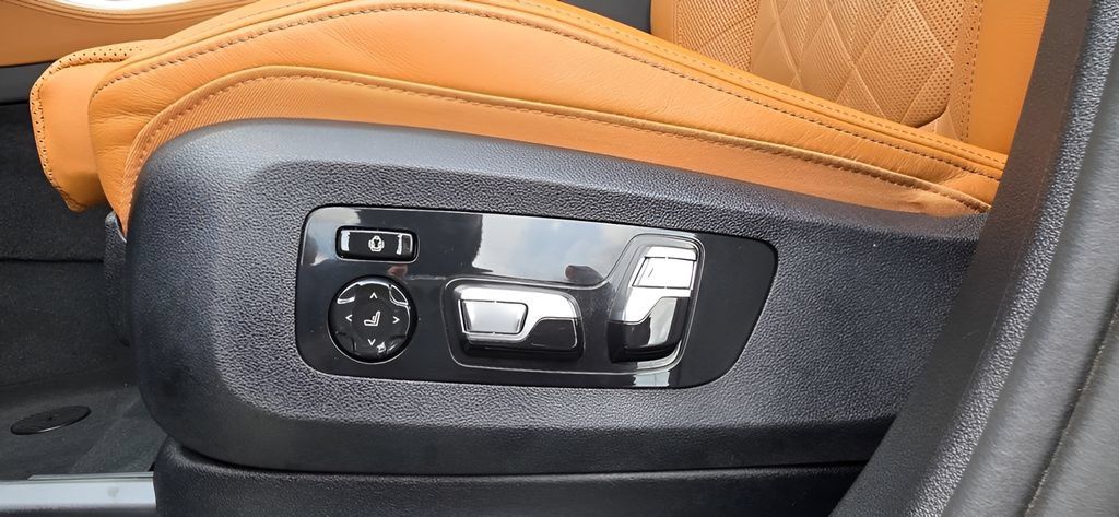 Used 2024 BMW X5 xDrive40i w/ Premium Package AWD/4WD image 11