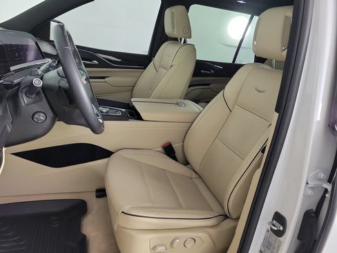 Used 2024 Cadillac Escalade Premium Luxury RWD image 17