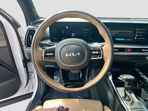 Certified 2025 Kia Sorento SX Prestige w/ Olive Brown Leather Package image 11