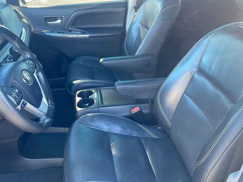Used 2016 Toyota Sienna SE Premium image 23