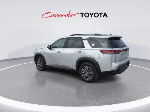 Used 2025 Nissan Pathfinder SV FWD image 6
