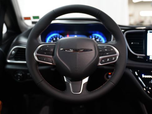 Certified 2026 Chrysler Pacifica Pinnacle image 22