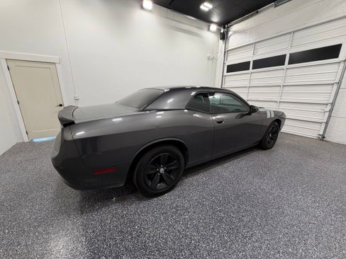 Used 2016 Dodge Challenger SXT RWD image 7