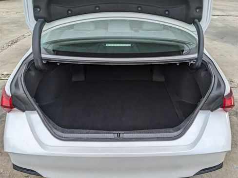 Used 2019 Toyota Avalon XLE image 14