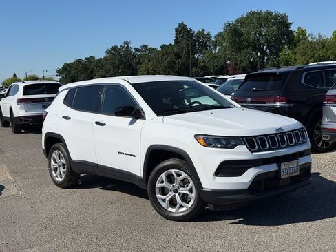 Used 2025 Jeep Compass Sport AWD/4WD image 2