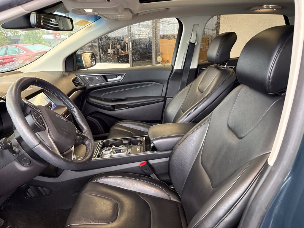 Used 2019 Ford Edge Titanium w/ Cold Weather Package AWD/4WD image 12