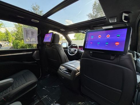 Used 2025 Cadillac Escalade Sport Platinum w/ LPO, ONYX Package AWD/4WD image 20