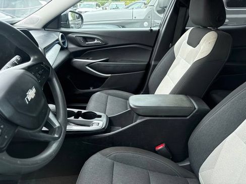 Used 2024 Chevrolet Trax LS w/ LS Convenience Package FWD image 5