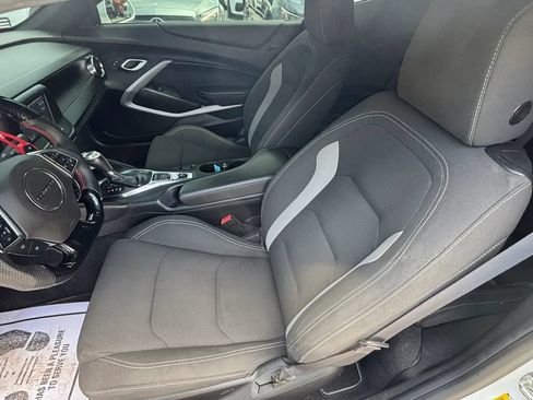 Used 2019 Chevrolet Camaro LT RWD image 9