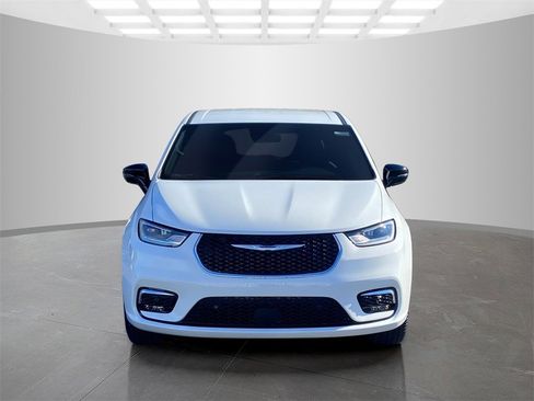 New 2026 Chrysler Pacifica Select image 4