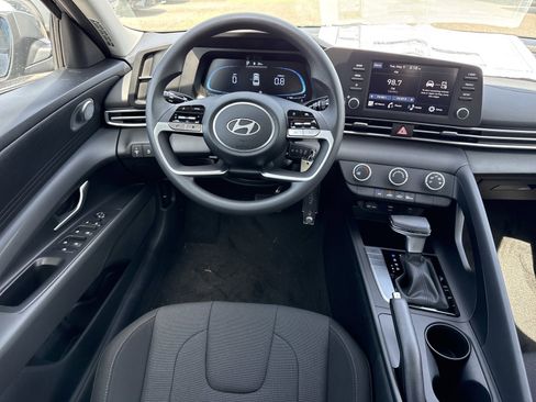 New 2026 Hyundai Elantra SE FWD image 14