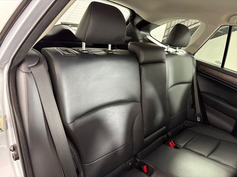 Used 2016 Subaru Outback 2.5i Limited AWD/4WD image 20