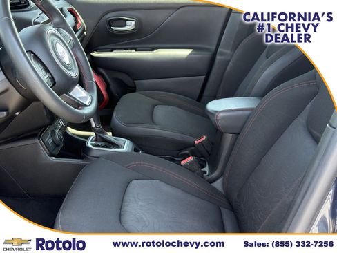 Used 2023 Jeep Renegade Trailhawk AWD/4WD image 17