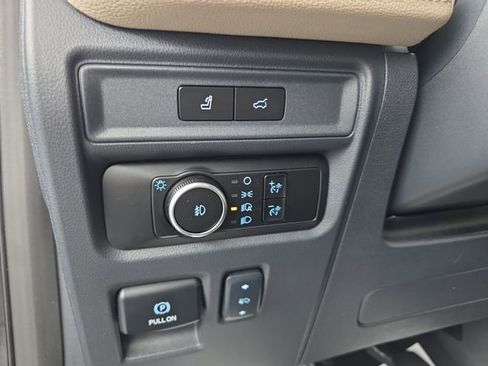 Used 2024 Ford Expedition Limited image 43