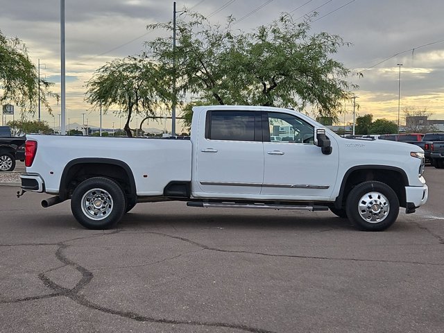 Used 2024 Chevrolet Silverado 3500 High Country w/ High Country Premium Package AWD/4WD image 4