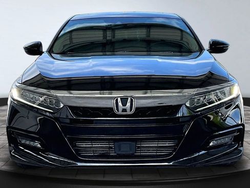 Used 2018 Honda Accord Touring image 2