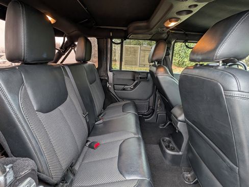 Used 2016 Jeep Wrangler Unlimited Sahara image 24