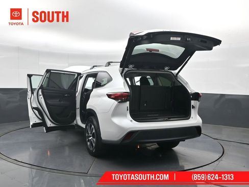 Used 2022 Toyota Highlander XLE image 60