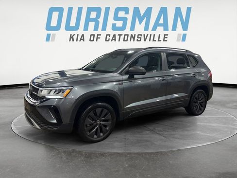 Used 2022 Volkswagen Taos S image 2