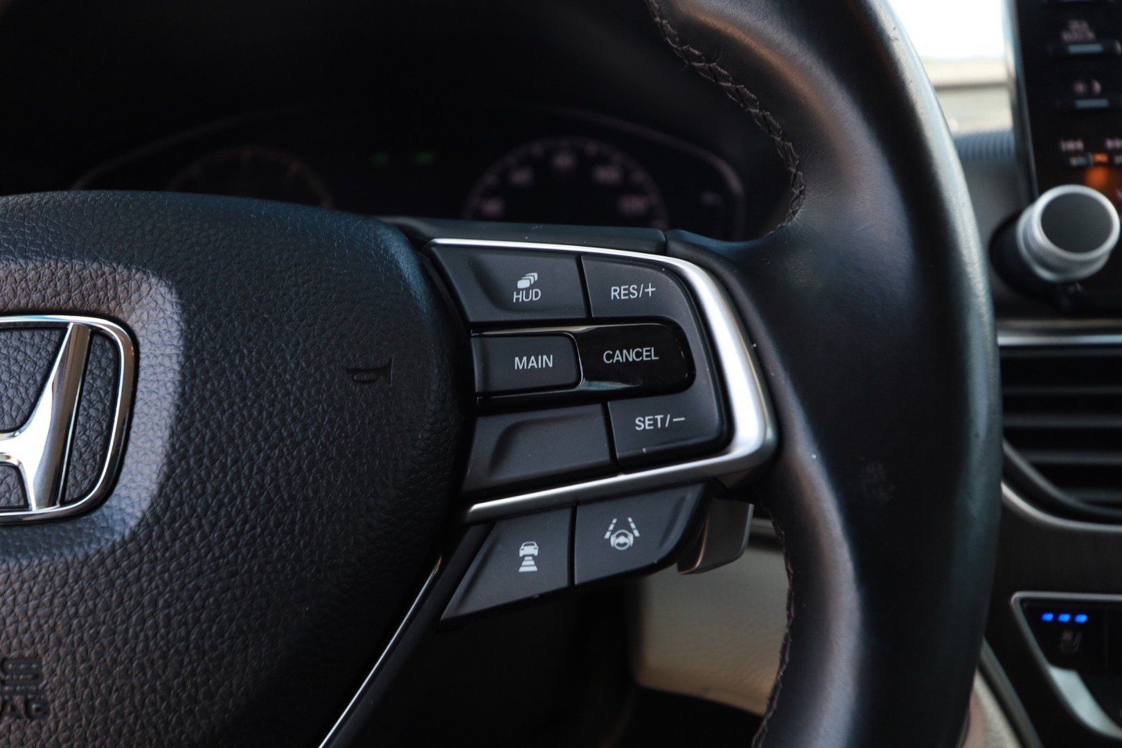Used 2018 Honda Accord Touring image 12