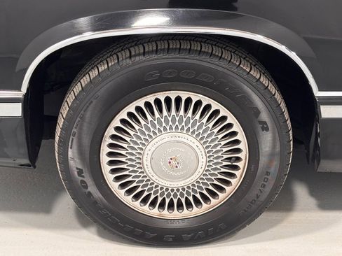 Used 1993 Cadillac Fleetwood Sedan image 29