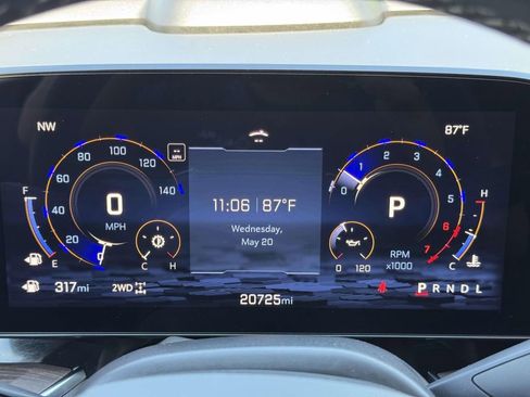 Used 2025 Chevrolet Suburban Z71 AWD/4WD image 13