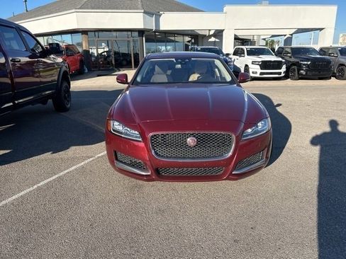 Used 2017 Jaguar XF Premium image 2