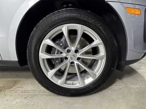 Certified 2025 Porsche Macan image 15