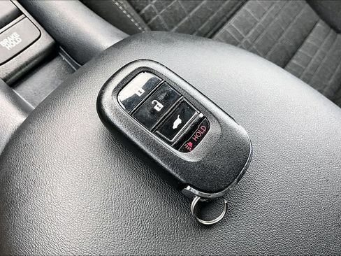 Certified 2025 Honda HR-V LX image 32