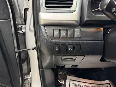 Used 2017 Toyota Highlander Limited AWD/4WD image 26