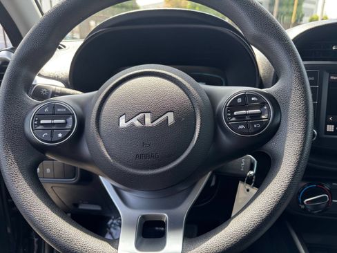 Used 2025 Kia Soul LX w/ LX Technology Package FWD image 28