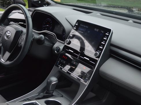 Used 2019 Toyota Avalon Touring w/ Advanced Safety Package FWD image 40