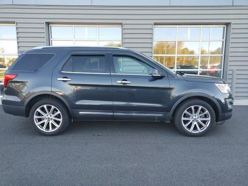 Used 2017 Ford Explorer Limited image 2