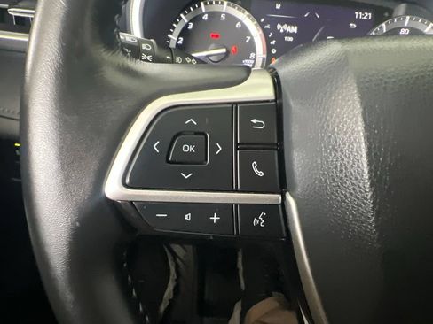 Used 2022 Toyota Highlander XLE AWD/4WD image 60