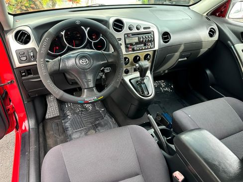 Used 2004 Toyota Matrix image 25
