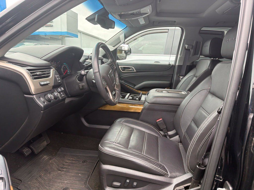 Used 2017 GMC Yukon Denali w/ Open Road Package AWD/4WD image 3