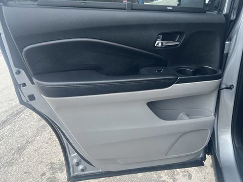 Used 2017 Honda Pilot Touring image 15