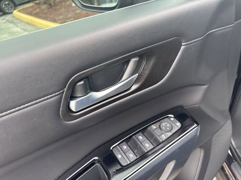 Certified 2025 Nissan Pathfinder SL image 12