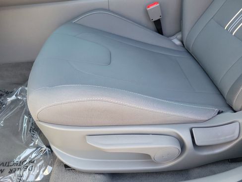 Used 2025 Hyundai Elantra Sport FWD image 21