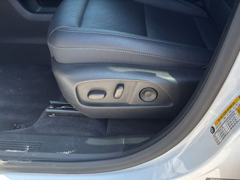 Used 2025 Chevrolet Equinox LT w/ Convenience Package II image 10