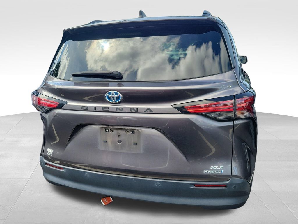 Used 2022 Toyota Sienna XLE w/ XLE Plus Package FWD image 14