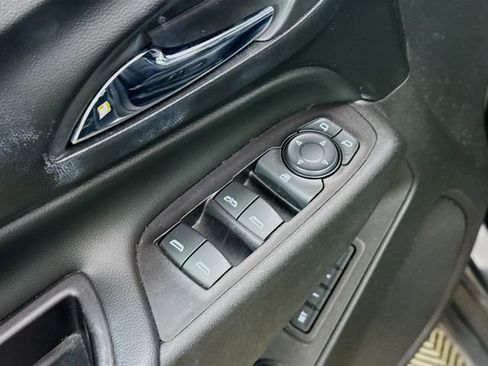 Used 2018 Chevrolet Equinox Premier image 20