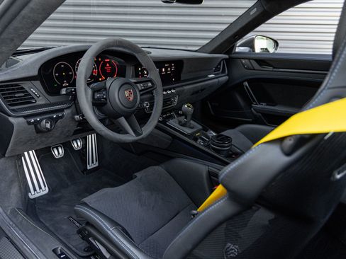 Certified 2025 Porsche 911 GT3 image 4