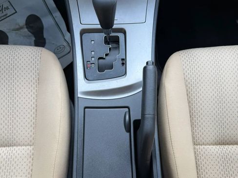 Used 2010 MAZDA MAZDA3 i Touring FWD image 12