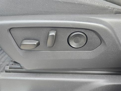 Used 2025 Chevrolet Silverado 2500 LT w/ Convenience Package image 19