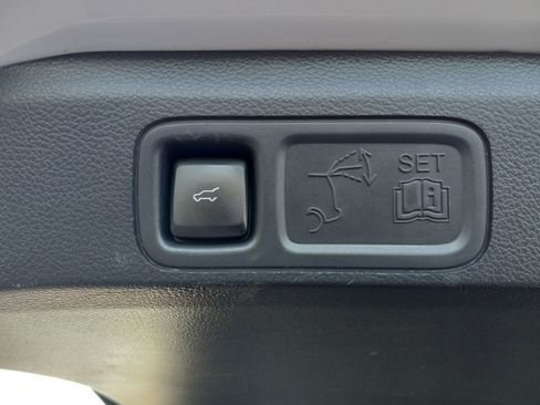 Used 2024 Ford Expedition Limited image 12