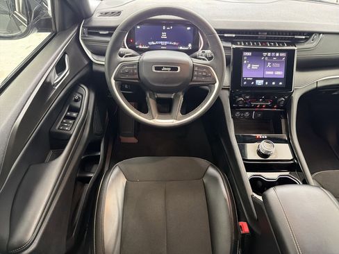 Used 2023 Jeep Grand Cherokee Altitude AWD/4WD image 4