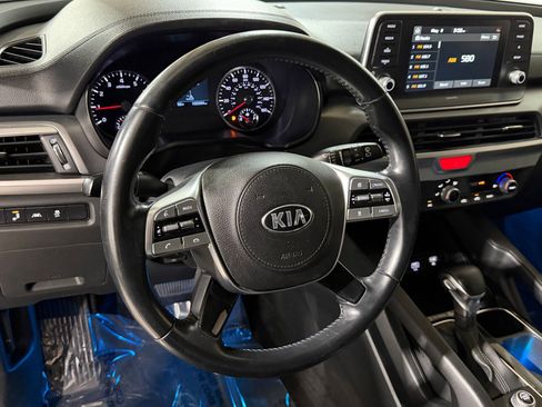 Used 2021 Kia Telluride LX FWD image 4
