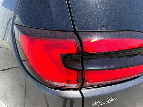 Used 2021 Chrysler Pacifica Limited w/ Uconnect Theater Family Group FWD image 30